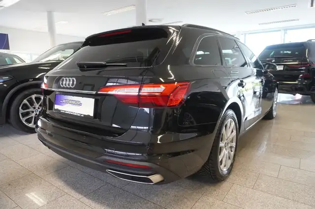 Audi A4 Avant view 5