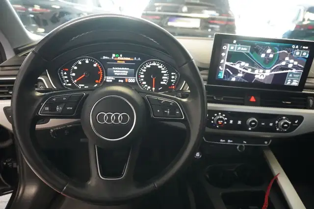 Audi A4 Avant view 11