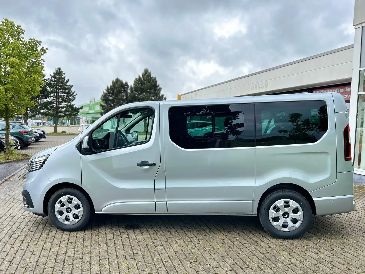 Renault Trafic PKW Combi Ph2 Evolution Blue dCi 150 (8-Sitzer) Gris - 1