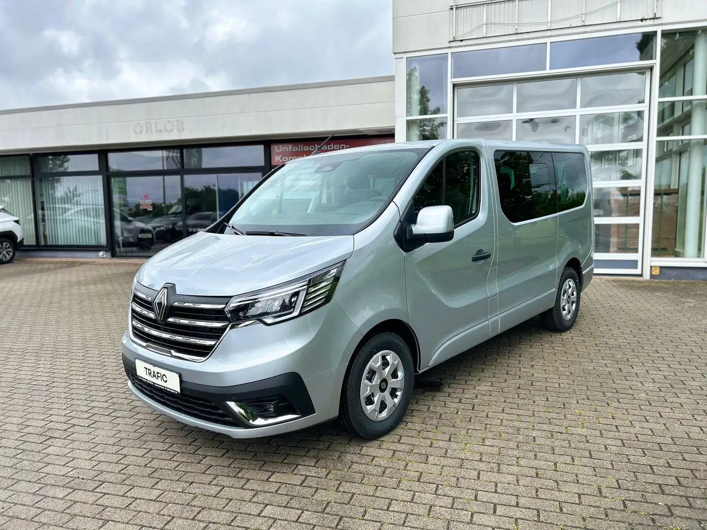 Renault Trafic PKW Combi Ph2 Evolution Blue dCi 150 (8-Sitzer) Gris - 2