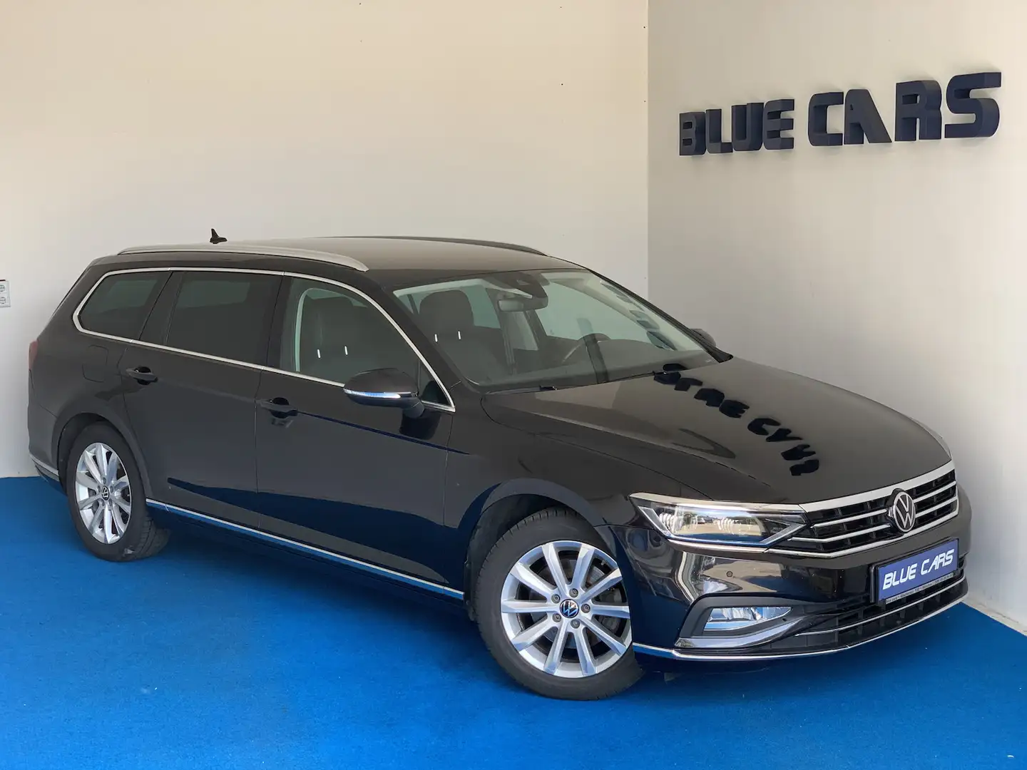 Volkswagen Passat Variant Elegance AHK/Cam/Navi/SHZ/Klima/LED Schwarz - 1