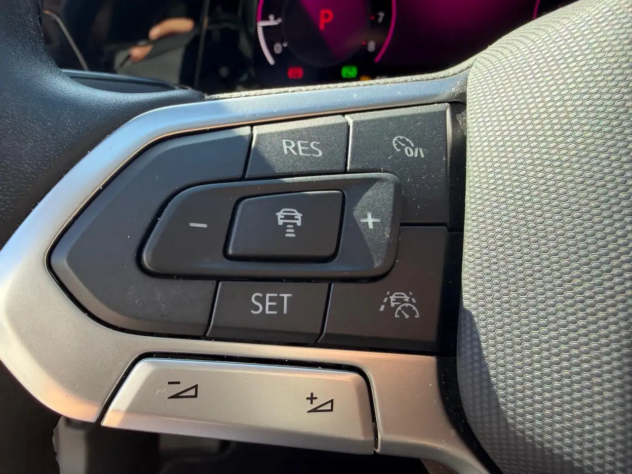 Volkswagen Golf 1.0eTSI DSG Life VIRTU+LED+NAVI+SHZ+ACC+PDC, миниатюра 21