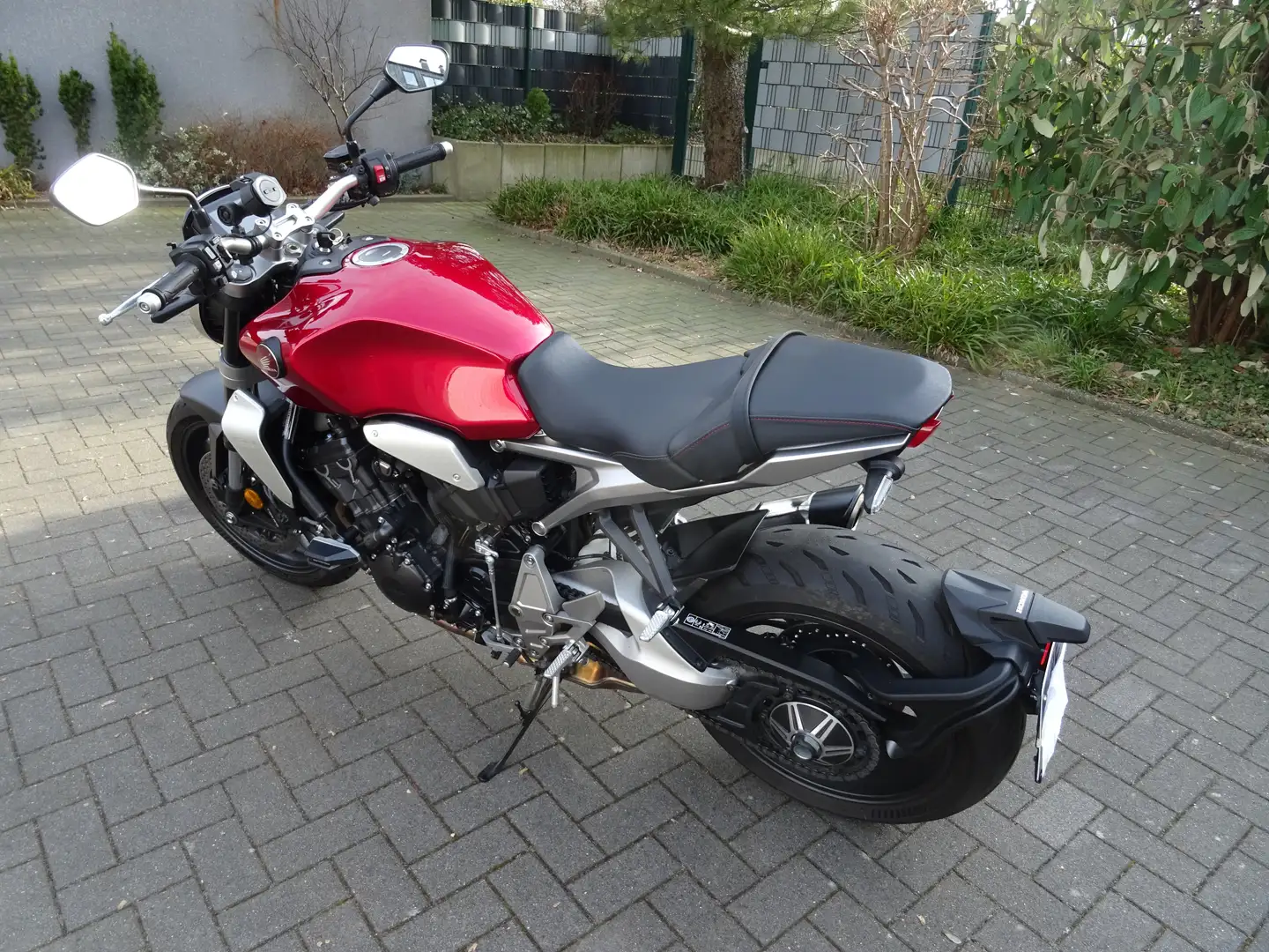 Honda CB 1000 R, Rotmetallic, Heizgriffe, TFT, Styl Paket, LED Rouge - 2