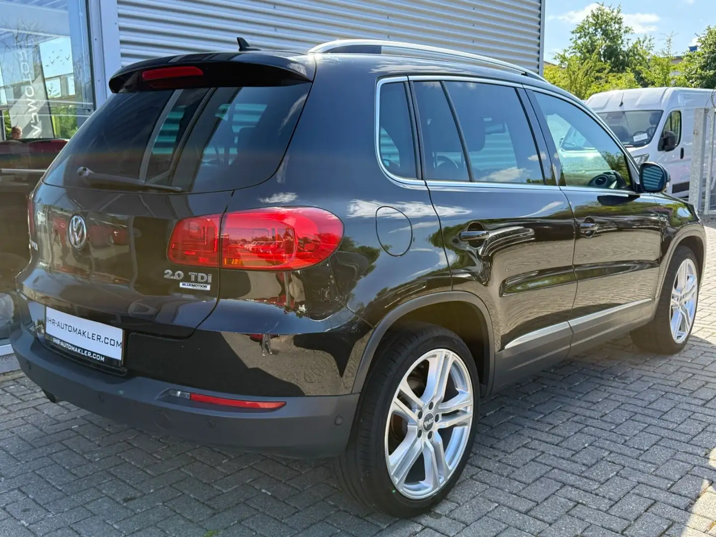 Volkswagen Tiguan Lounge Sport & Style Navi Kamera PDC Zwart - 2