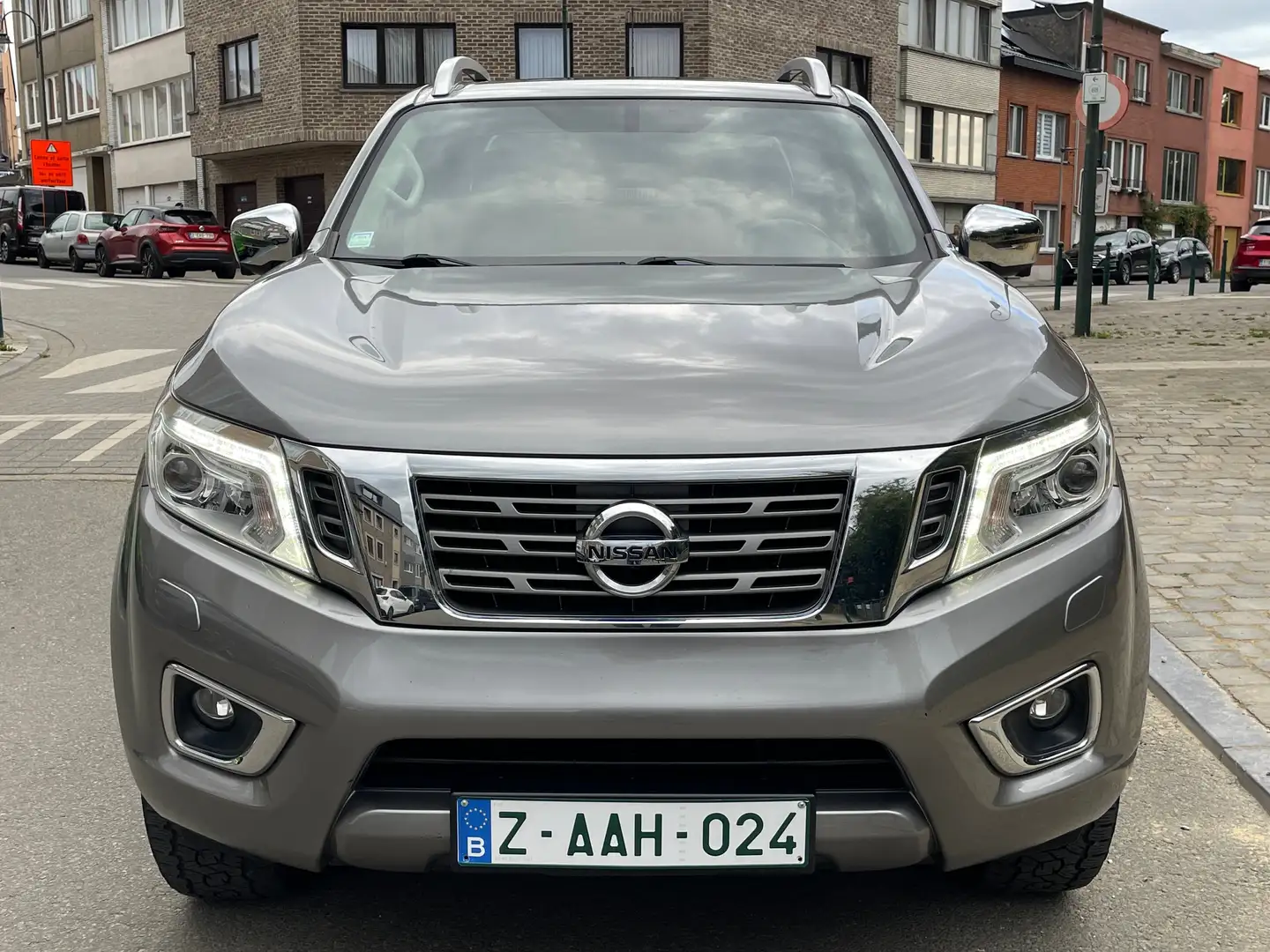 Nissan Navara 2.3 dCi 4WD Tekna+PANO 1ER PROP CARNET 21700 HTVA Grijs - 2