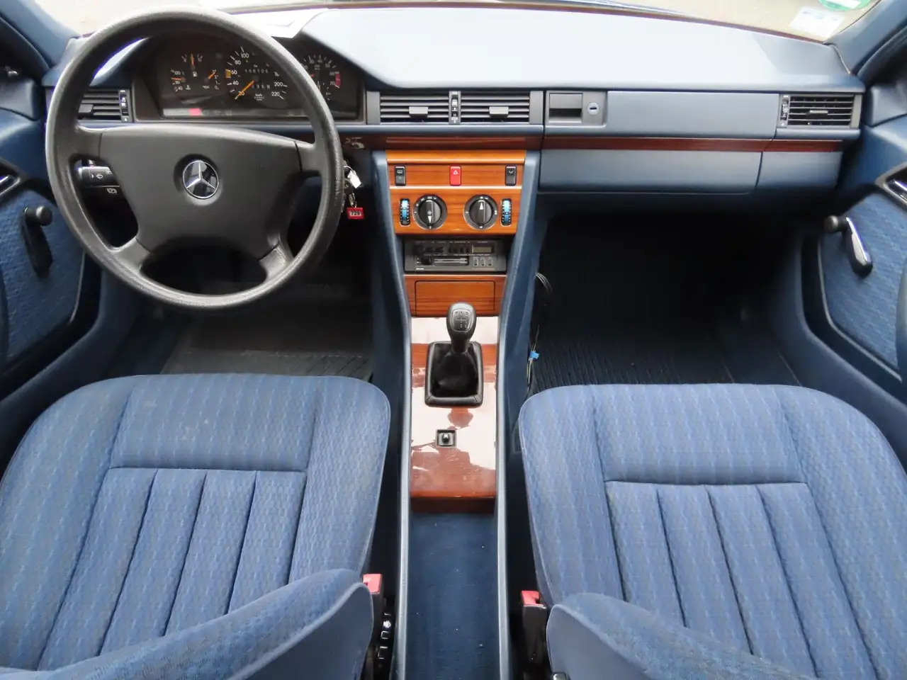 Mercedes-Benz E 200 1. Hand H-Kennzeichen Euro2 Scheckheft, foto 12