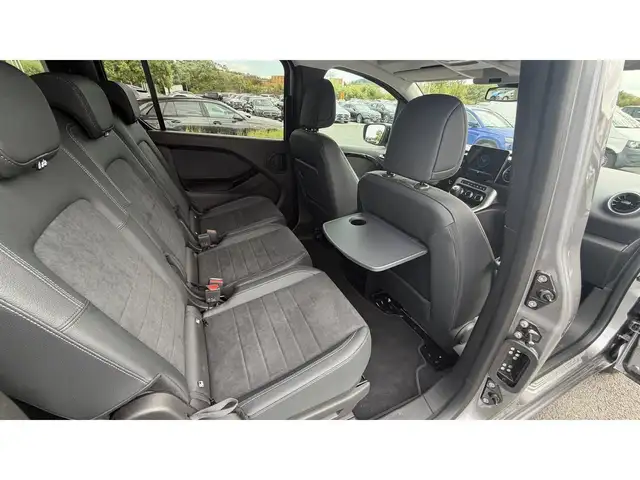 Mercedes-Benz EQT view 9