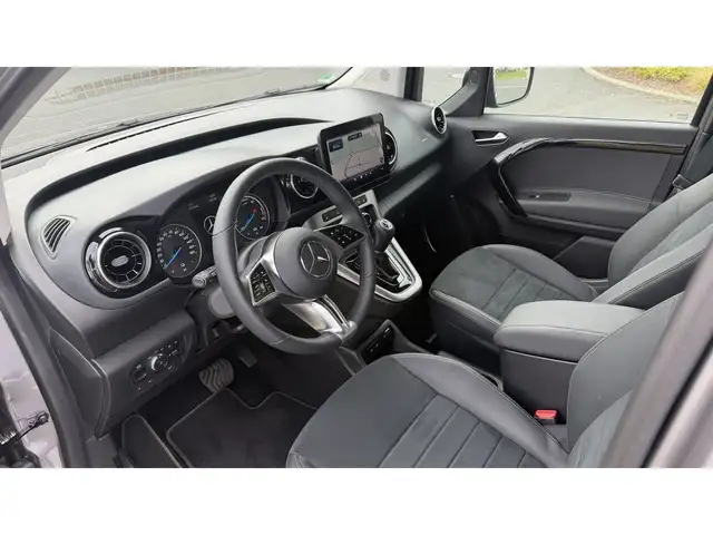 Mercedes-Benz EQT view 12