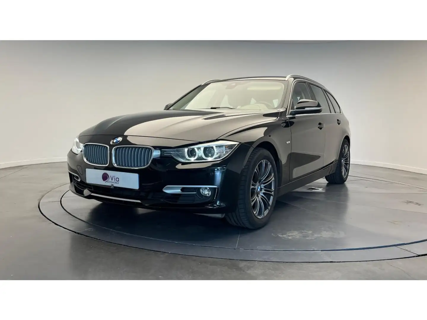 BMW 335 335i xDrive Touring Modern 306 - F31  /  Camera /  - 1
