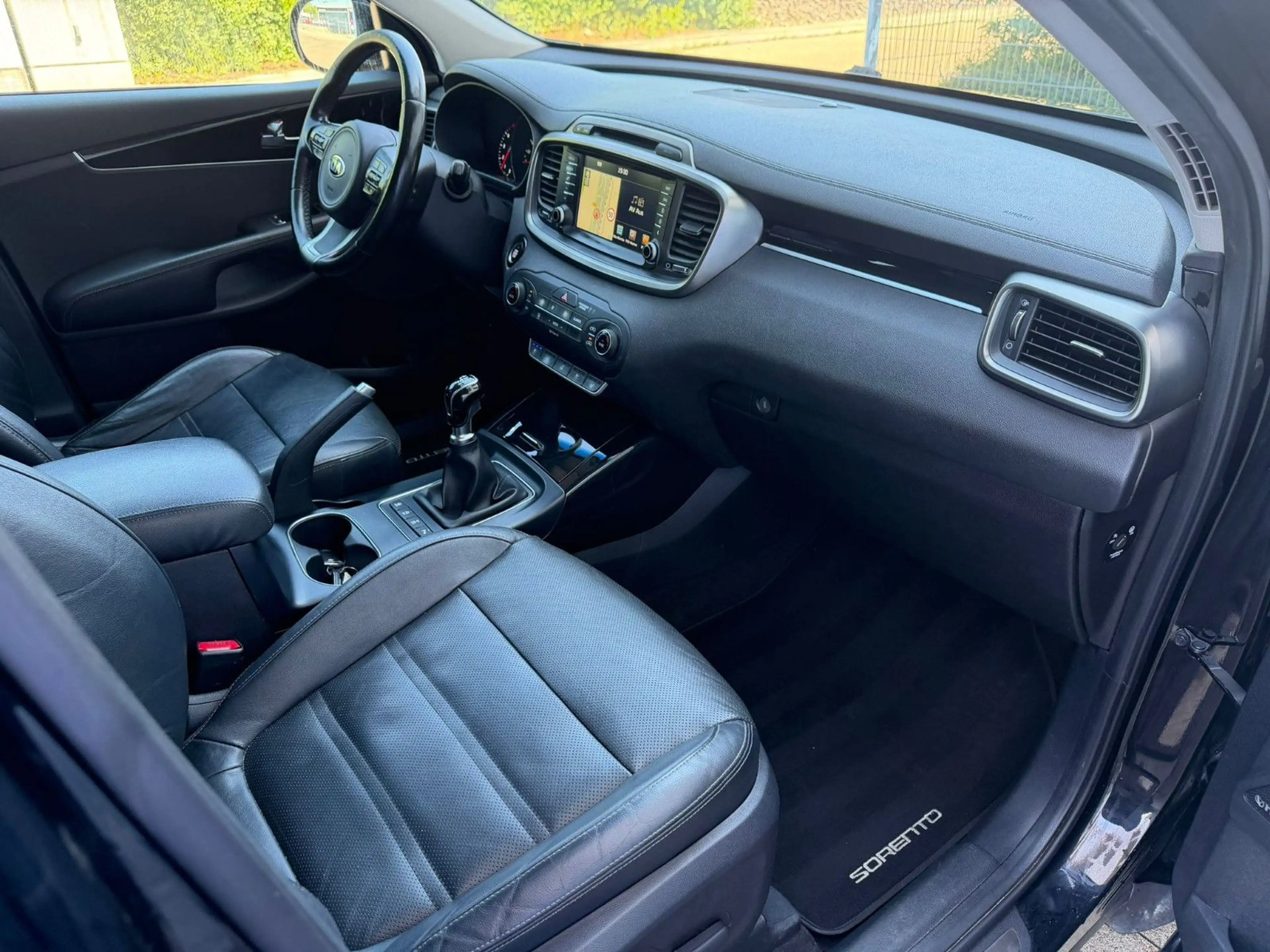 Kia Sorento 2.2 CRDi Platinum Edition 4WD — photo 15