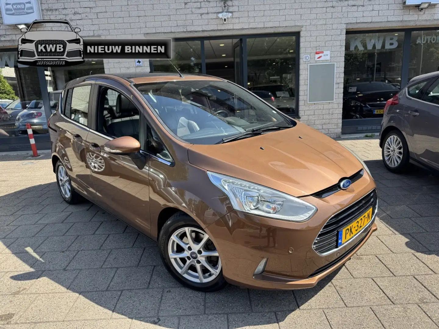 Ford B-Max 1.0 EcoB. Titanium Nieuwe motor Nieuwe apk Bruin - 1