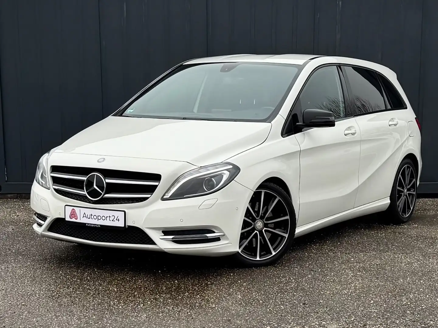 Mercedes-Benz B 250 NIGHT PAKET Weiß - 1