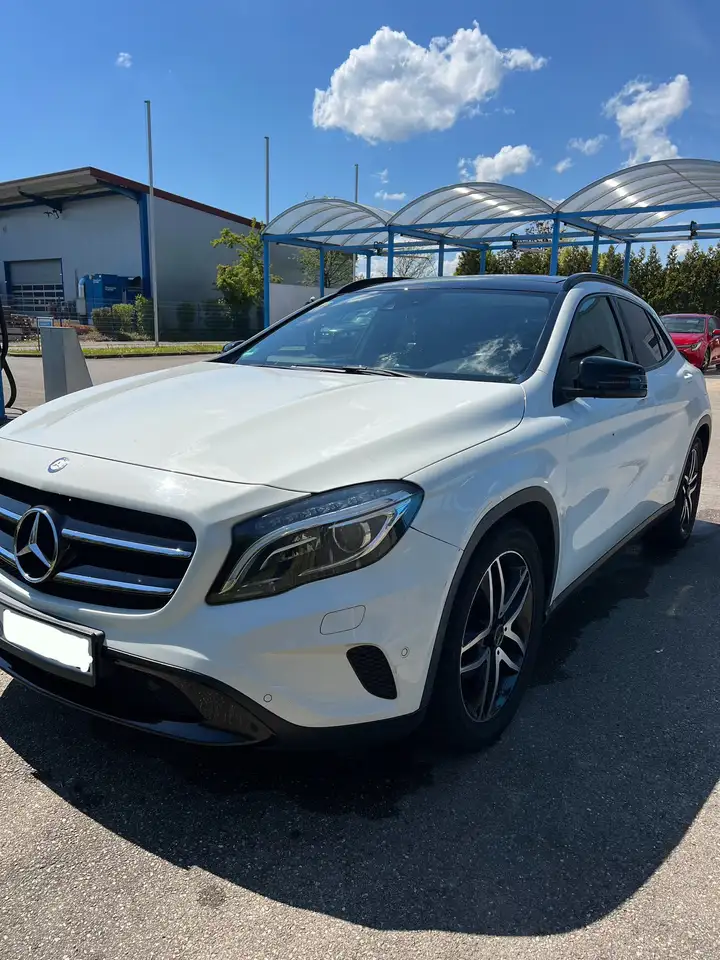 Mercedes-Benz GLA 220