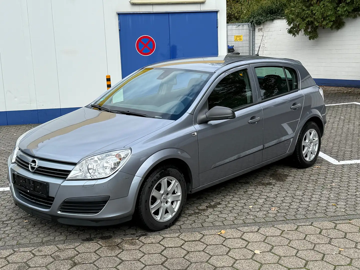 Opel Astra Basis KLIMAAUTOMATIK Grau - 2