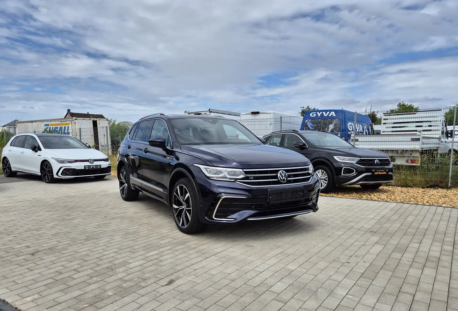 Volkswagen Tiguan Allspace 2.0 TDI DSG R-LINE/IQ-LED/NAVI/7-SITZE/PANO/KAM360 Blauw - 2