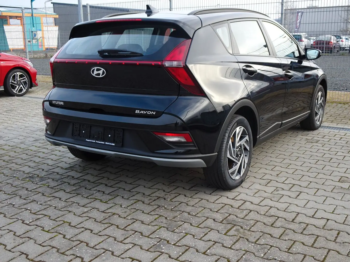 Hyundai BAYON Smart 1,0 T-GDi Schwarz - 2