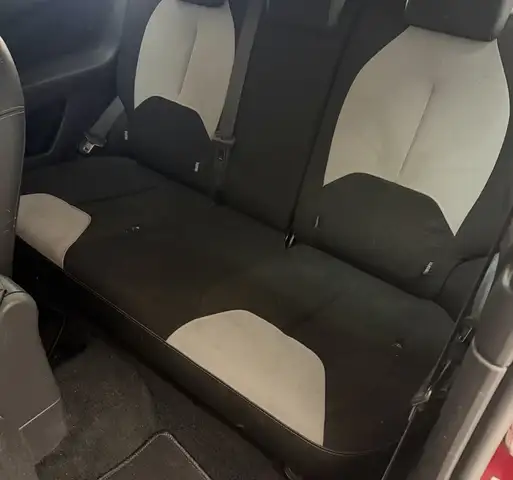 DS Automobiles DS 3 view 10