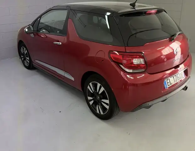 DS Automobiles DS 3 view 5