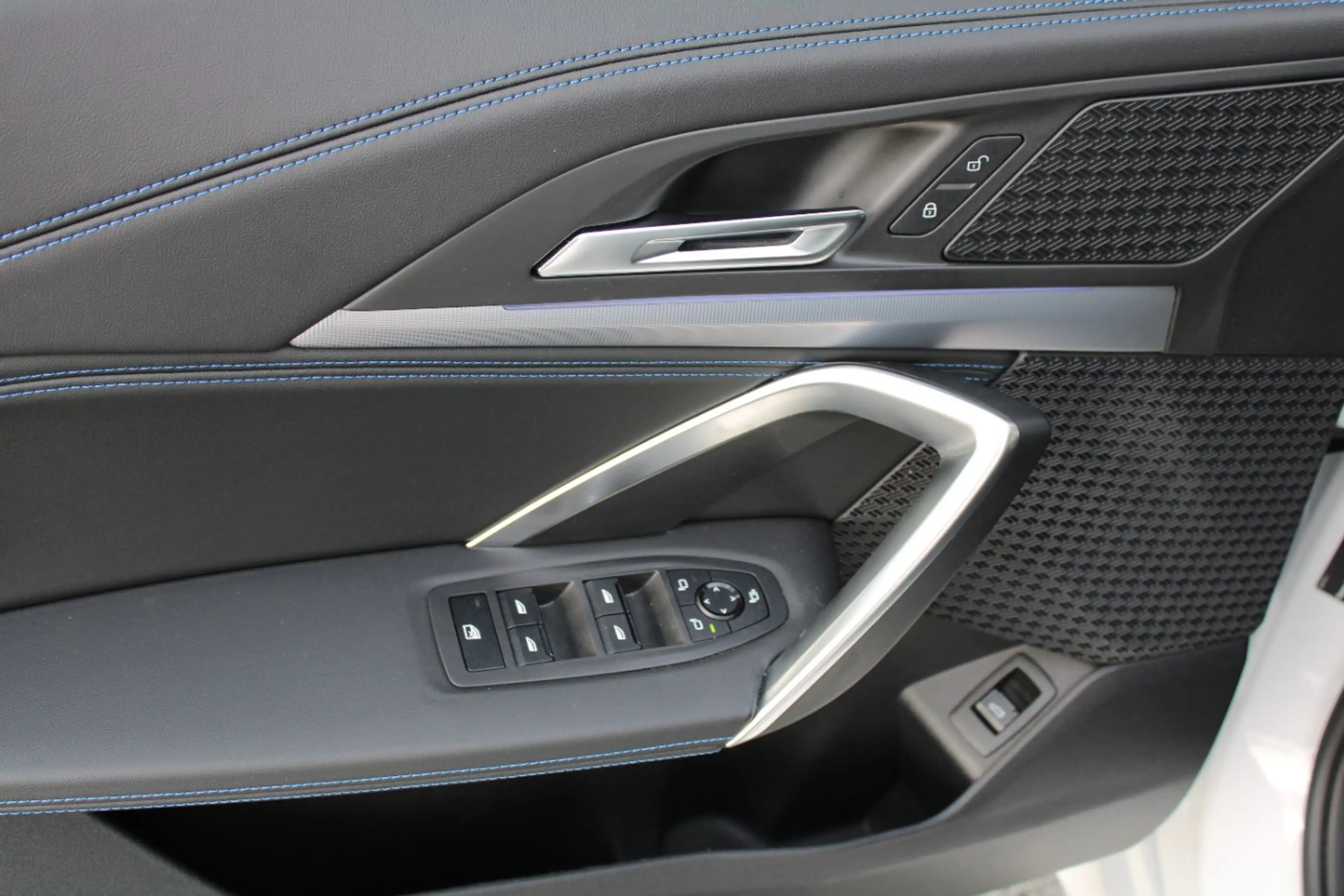 BMW X1 xDrive23i M Sport AdLED HeadUp DA+ AHK 360Cam — photo 7