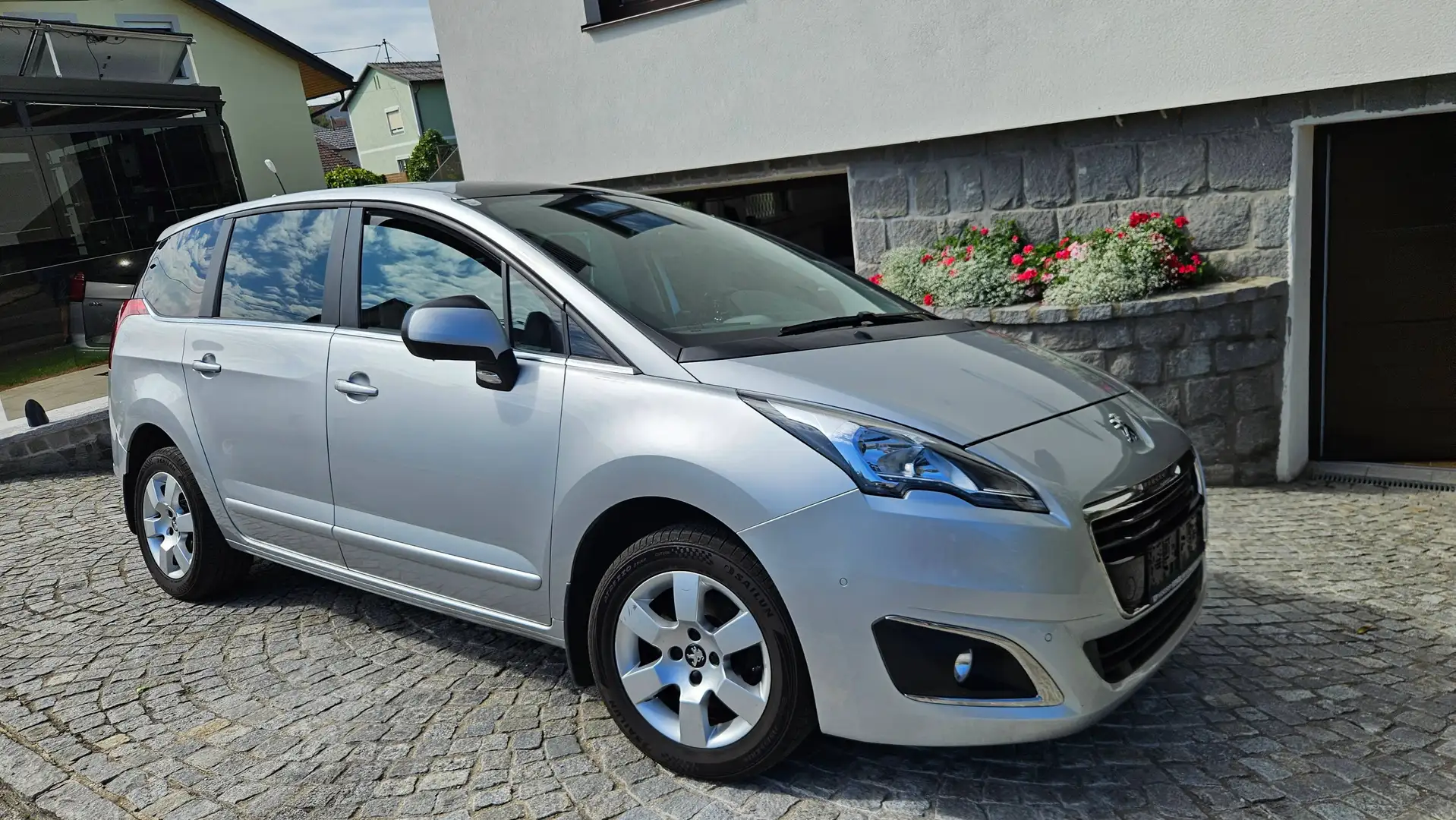 Peugeot 5008 5008 1,6 BlueHDi 120 S Silber - 1