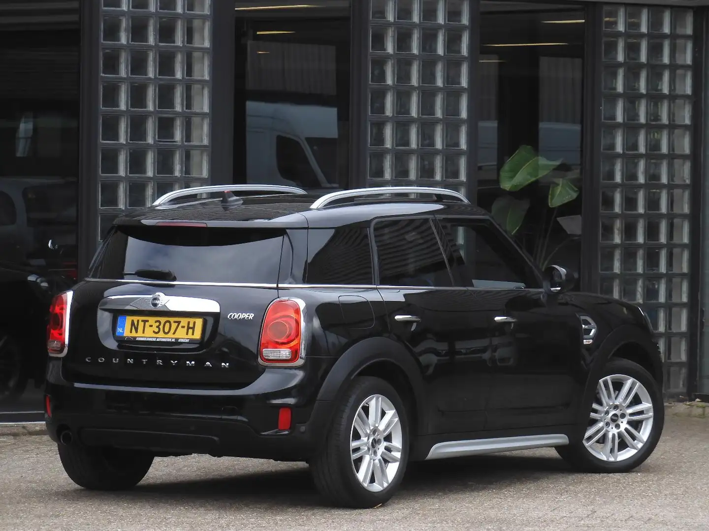 MINI Cooper Countryman PANORAMADAK/ LEER/ HEAD-UP/ AFN. TREKHAAK/ H&K AUD Zwart - 2