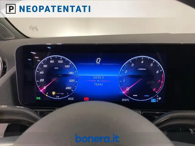 Mercedes-Benz Gla view 14