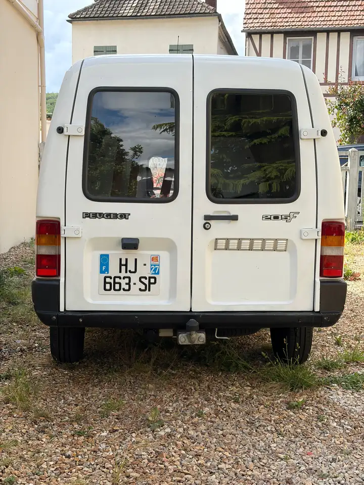 Peugeot 205 1.8 D XAD CARROSSIER, foto 3