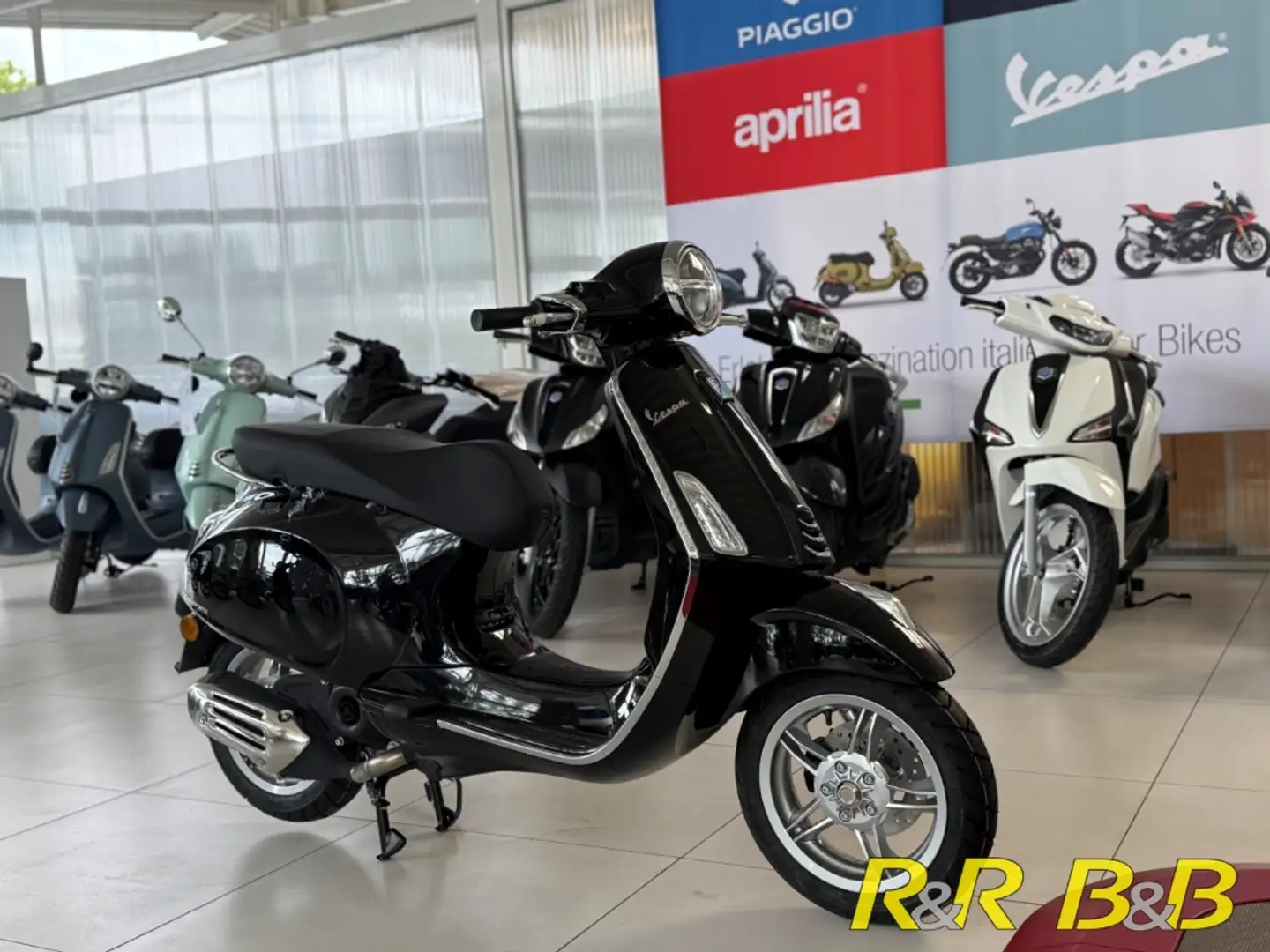 Vespa Primavera 50 E5 AT KEYLESS+FSE+BT+LED+GARANTIE Zwart - 1