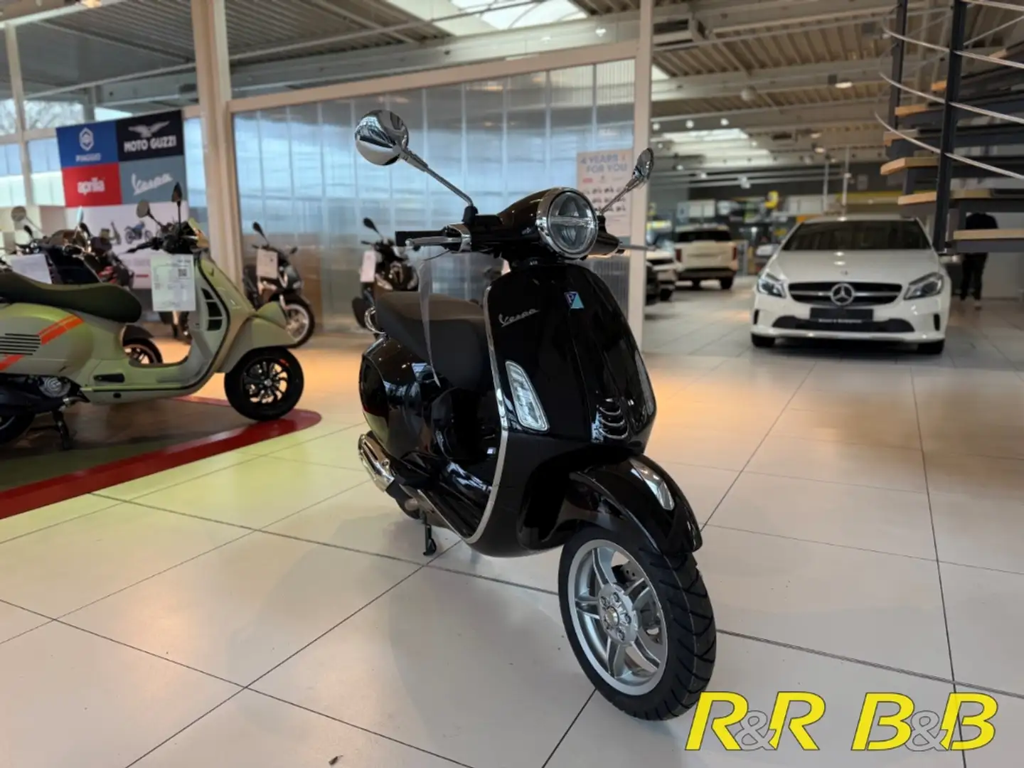 Vespa Primavera 50 BLACK DEAL 300 € NACHLASS Schwarz - 1