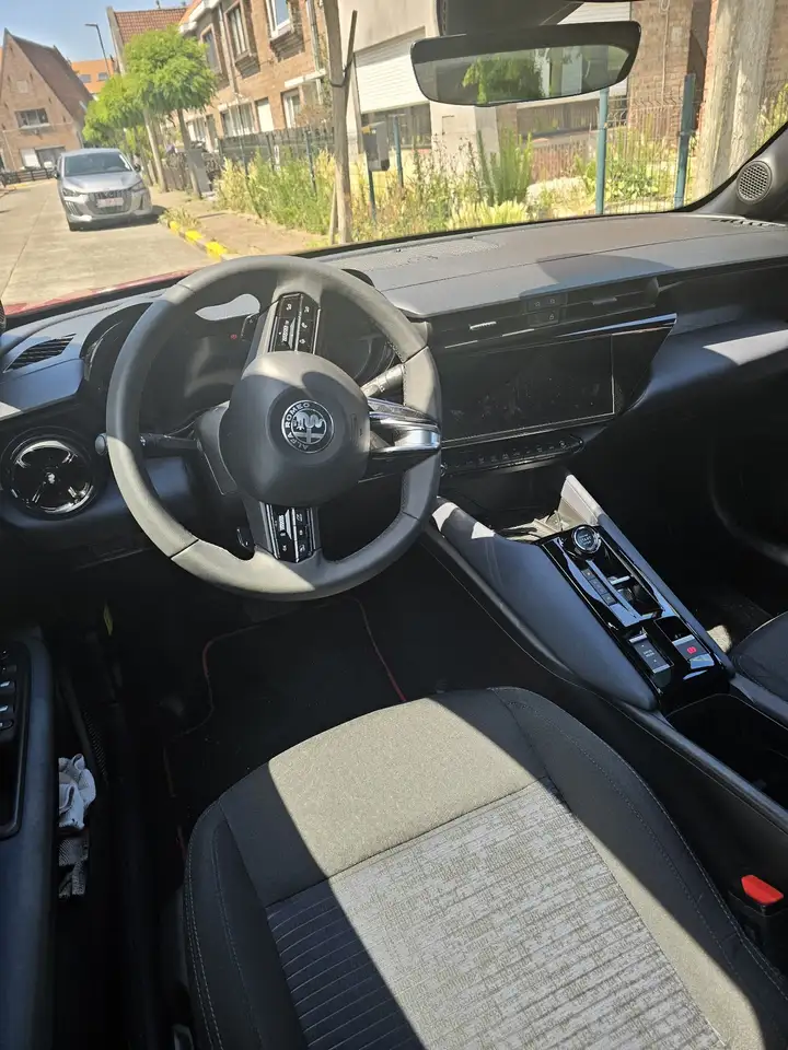 Alfa Romeo Junior 2025