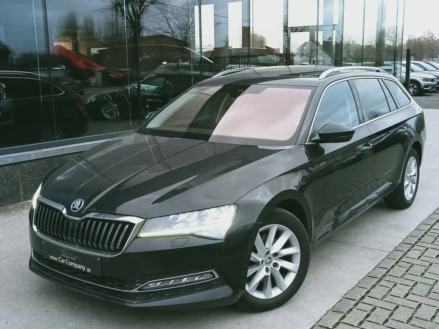 Skoda Superb SW 1.6 CR TDi STYLE DSG*LED*CAMERA*PANO*DAB*VKBH Negro - 2
