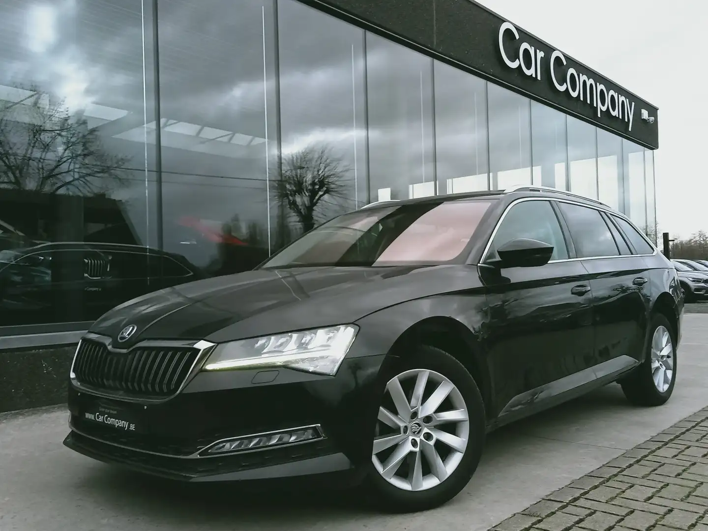 Skoda Superb SW 1.6 CR TDi STYLE DSG*LED*CAMERA*PANO*DAB*VKBH Negro - 1