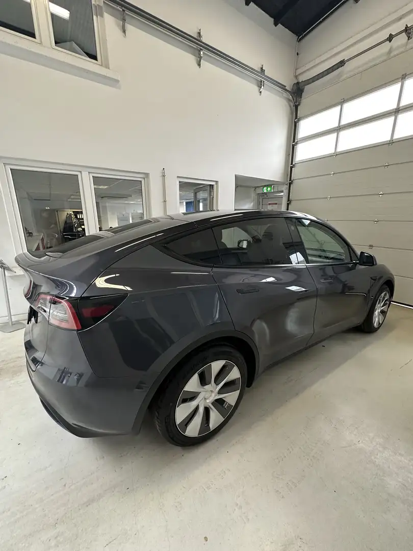 Tesla Model Y RWD - 1