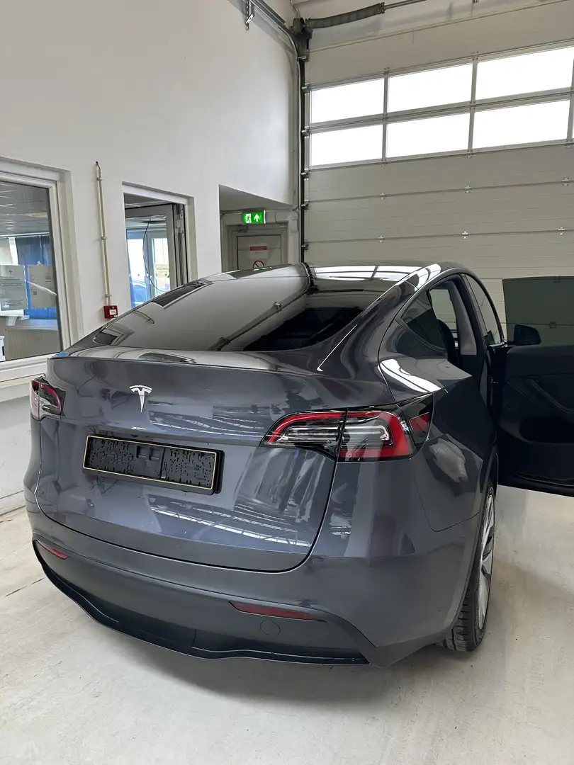 Tesla Model Y RWD - 2