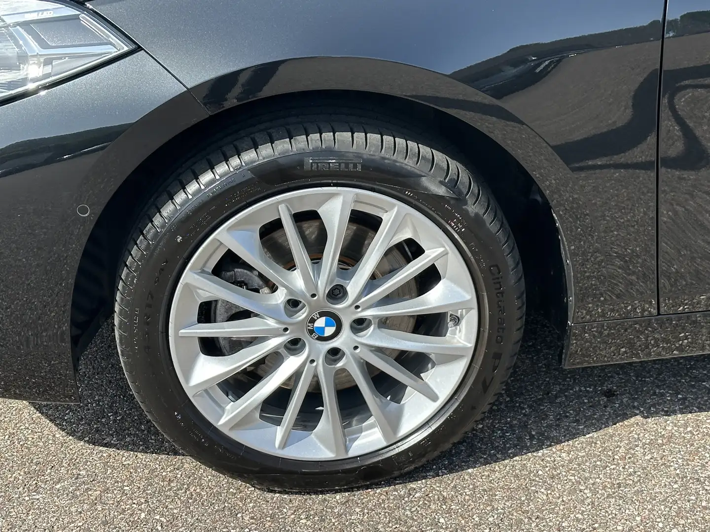 BMW 118 i Advantage DAB LED WLAN Pano.Dach RFK Shz Schwarz - 2