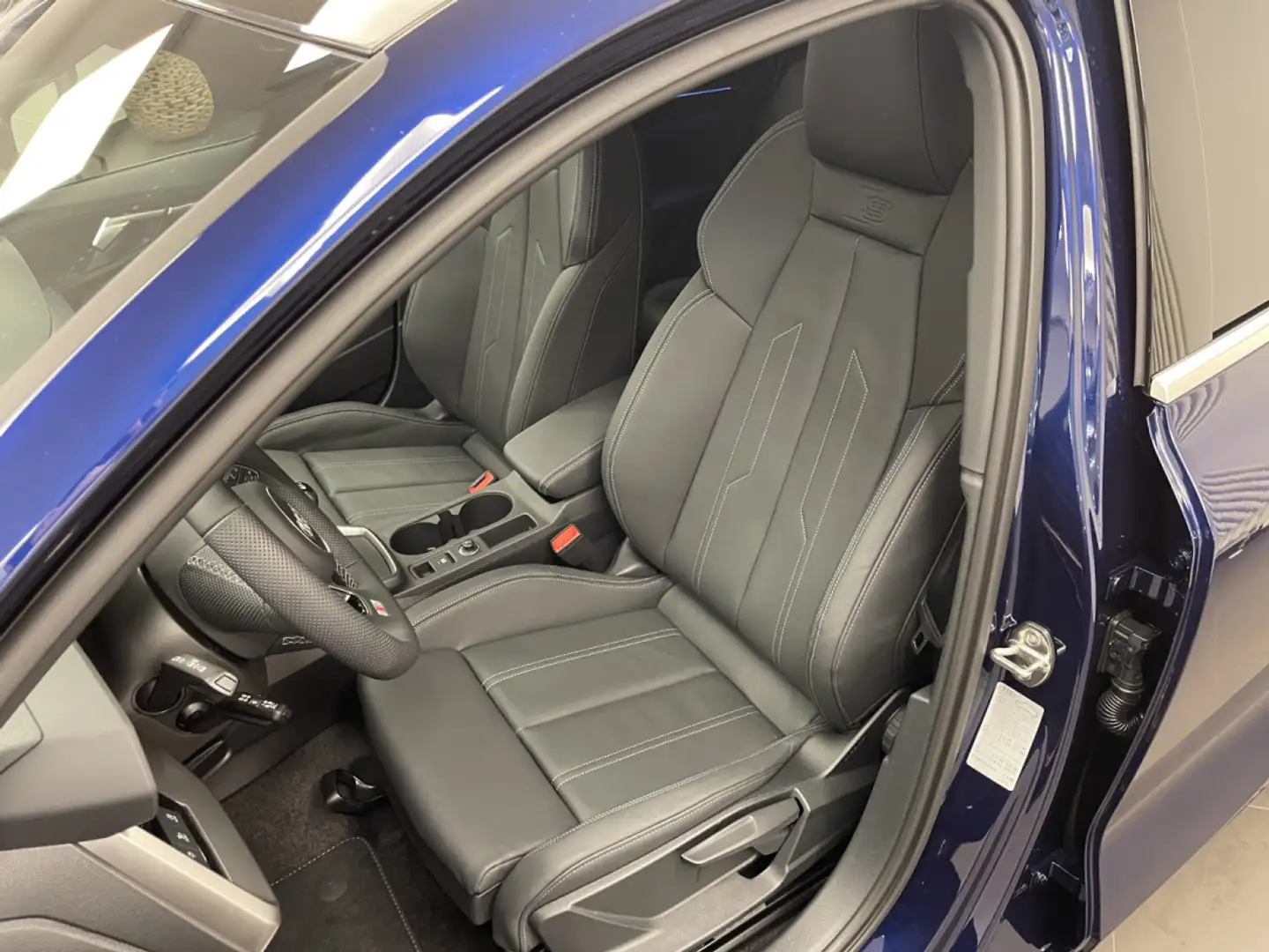 Audi A3 Sportback S line 30 TDI 116 CV / 85 kW boite manue Bleu - 2