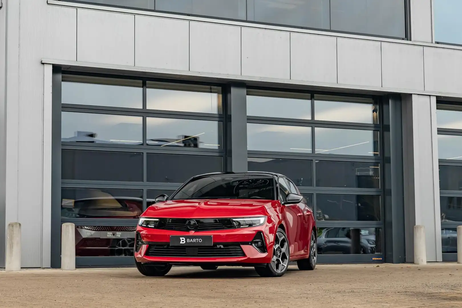 Opel Astra Plugin Hybrid 180pk | Volledig Leder | Pano. sc... Rood - 1