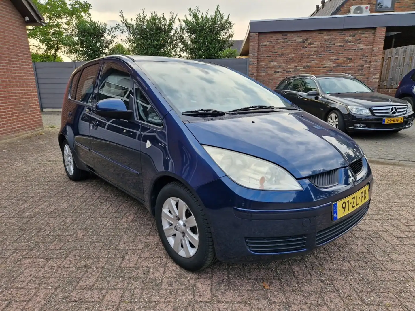 Mitsubishi Colt 1.3 Invite+ 5-drs Airco NL-auto Trekhaak Blauw - 2