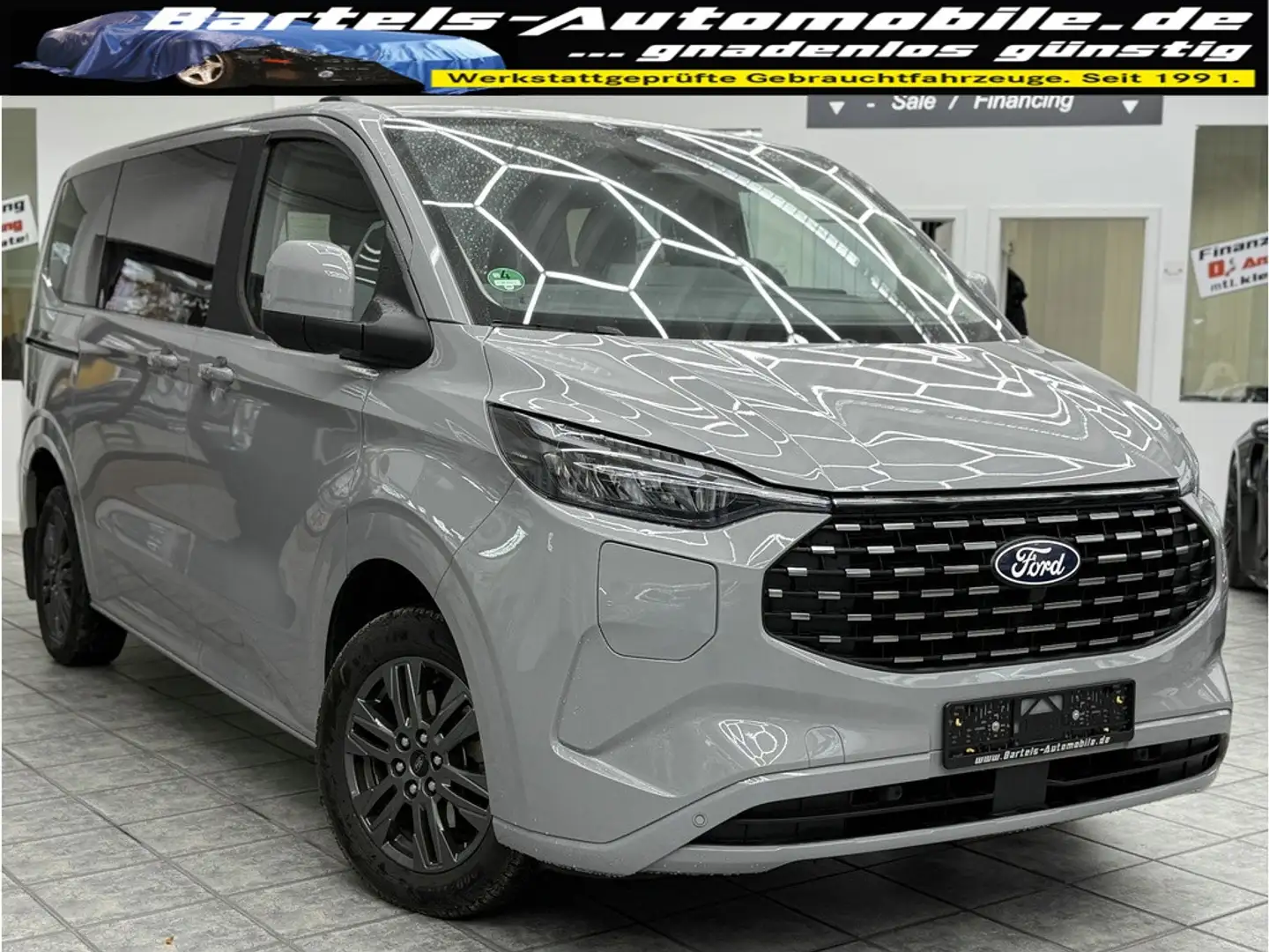 Ford Tourneo Custom Plug-in Hybrid Titanium 8-Sitzer Grau - 1