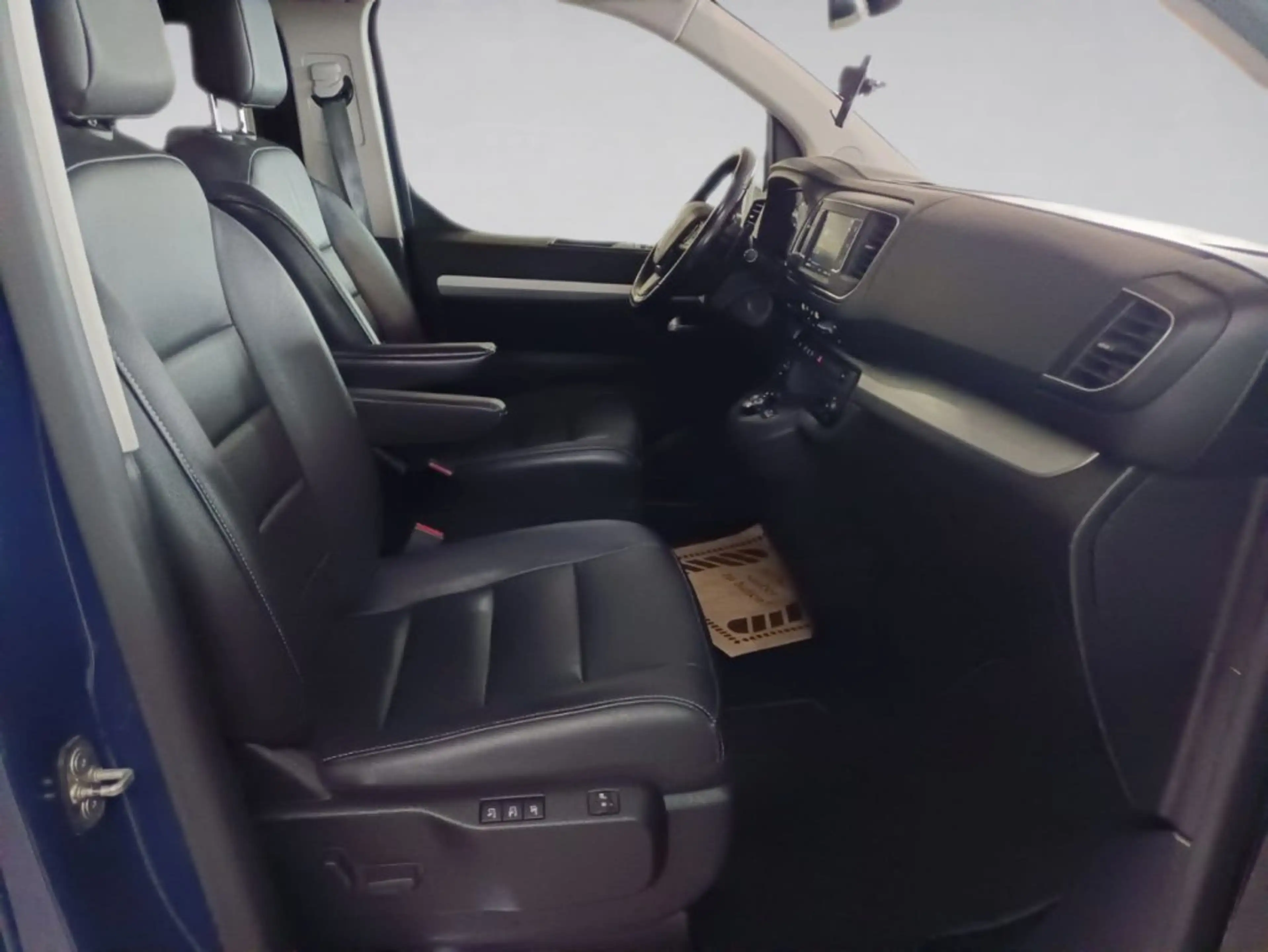 Peugeot Traveller Allure L1 BlueHDI 180 S&S EAT8 — photo 12