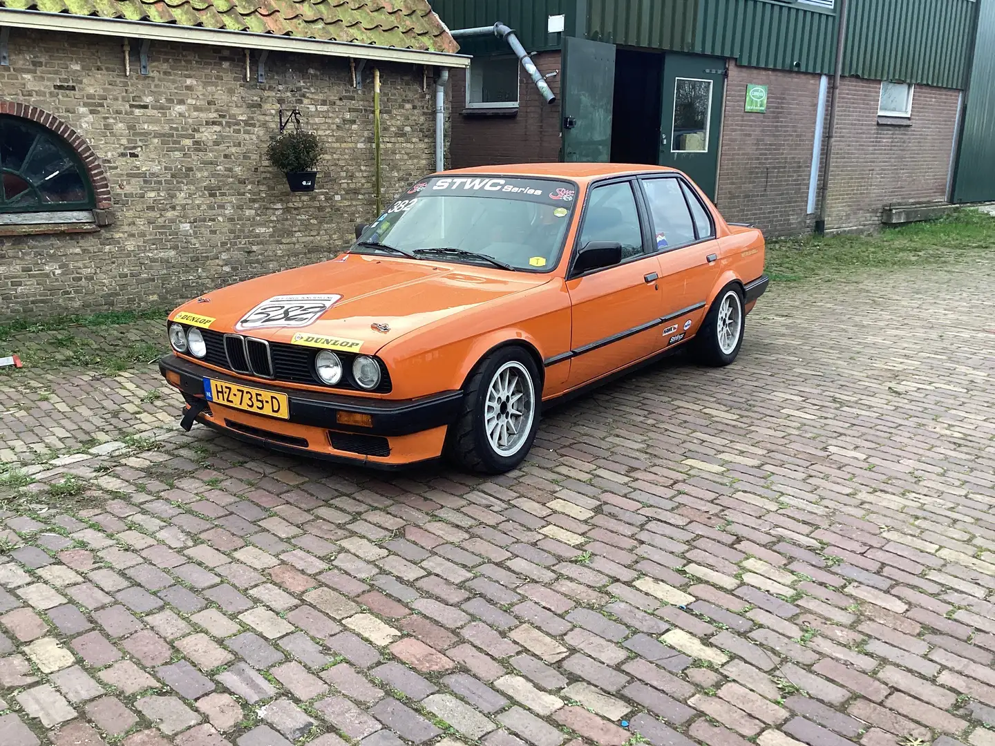 BMW 325 325 325i Orange - 1