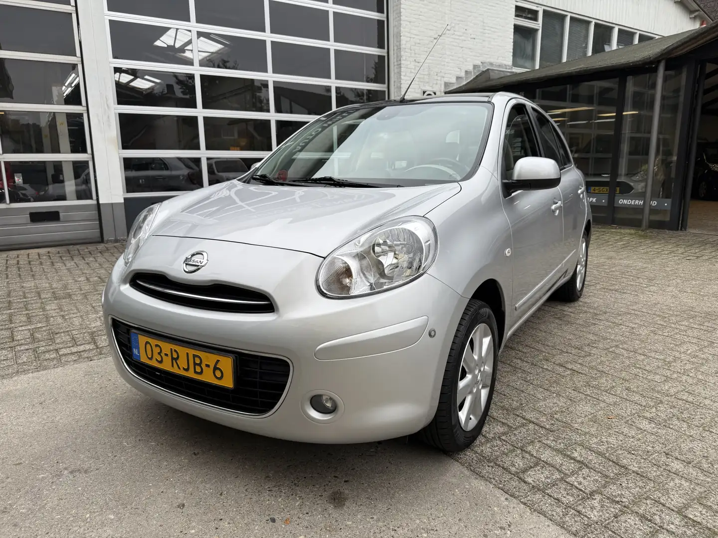 Nissan Micra 1.2 Tekna 5drs Unieke lage km stand Grijs - 2
