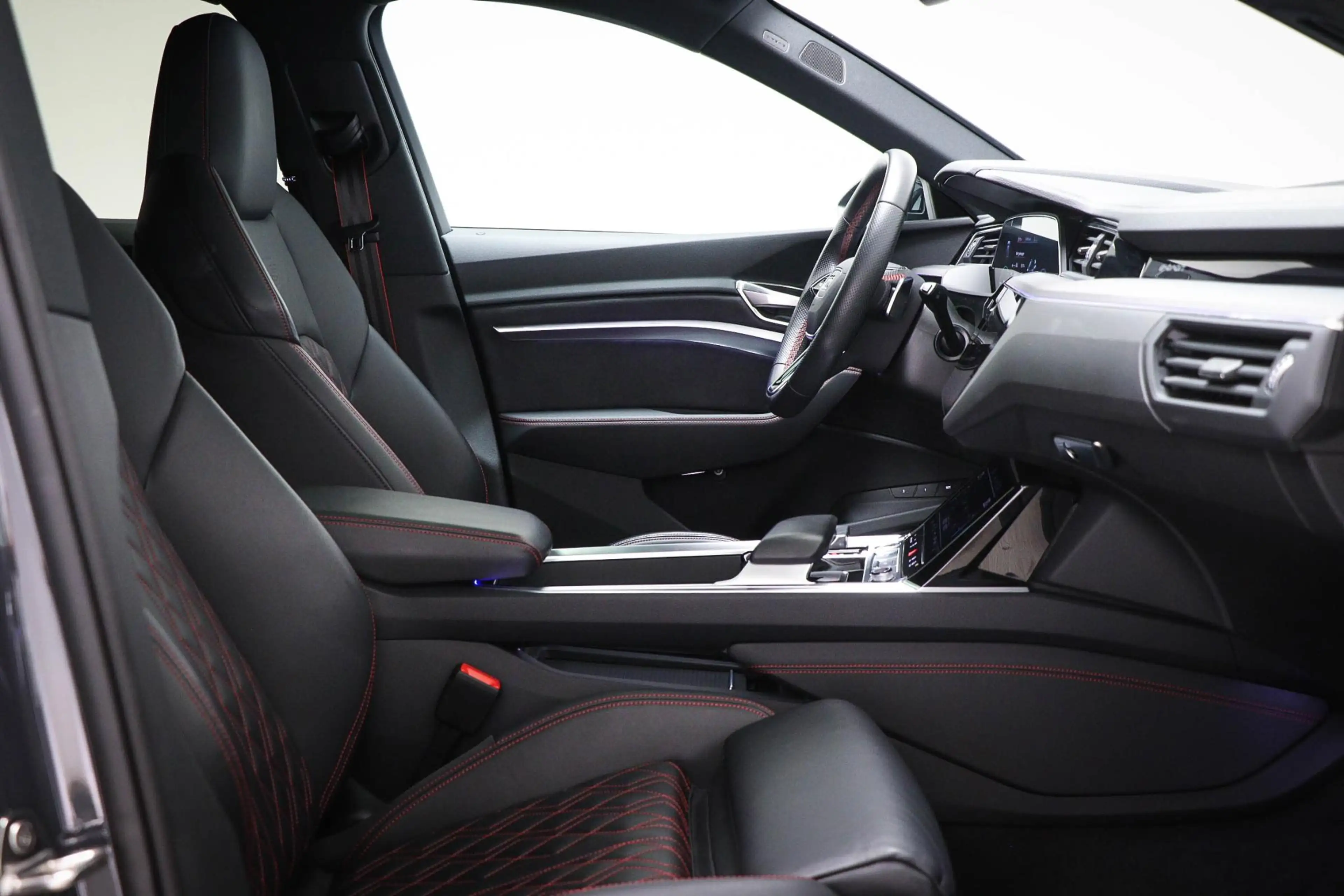 Audi Q8 e-tron 55 quattro Advanced Edition 115 kWh | PANORAMADAK — photo 4