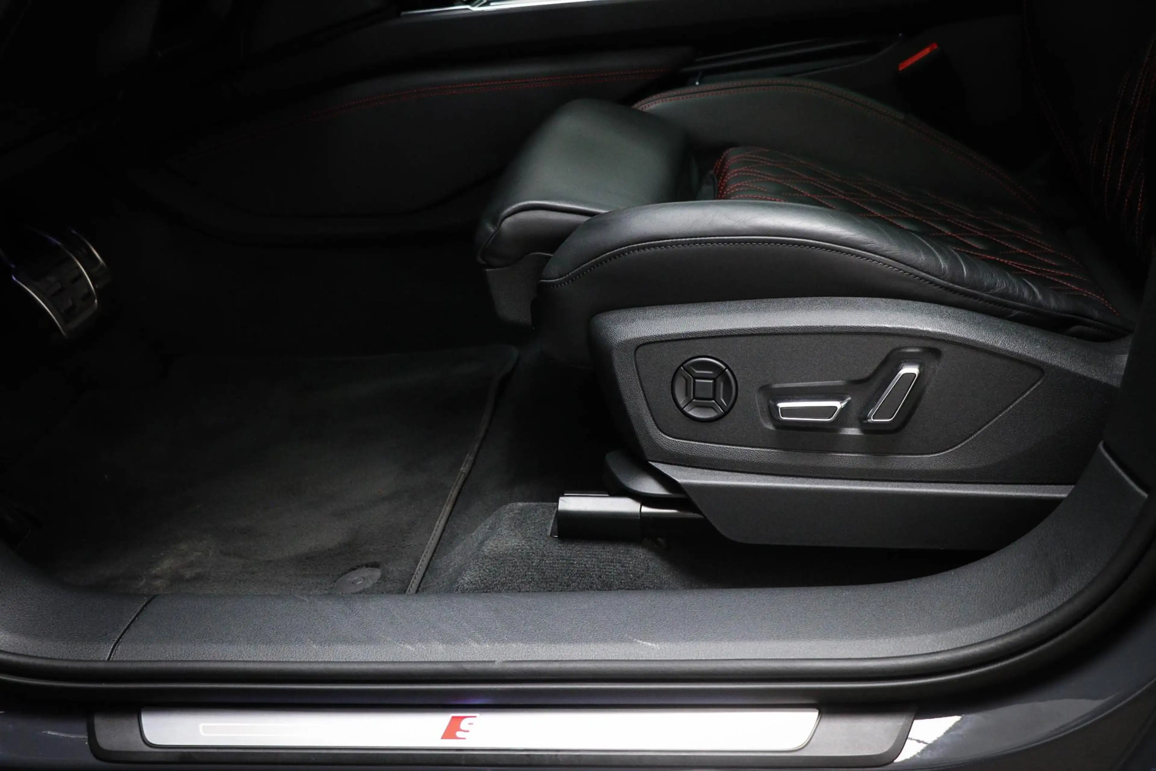 Audi Q8 e-tron 55 quattro Advanced Edition 115 kWh | PANORAMADAK — photo 35