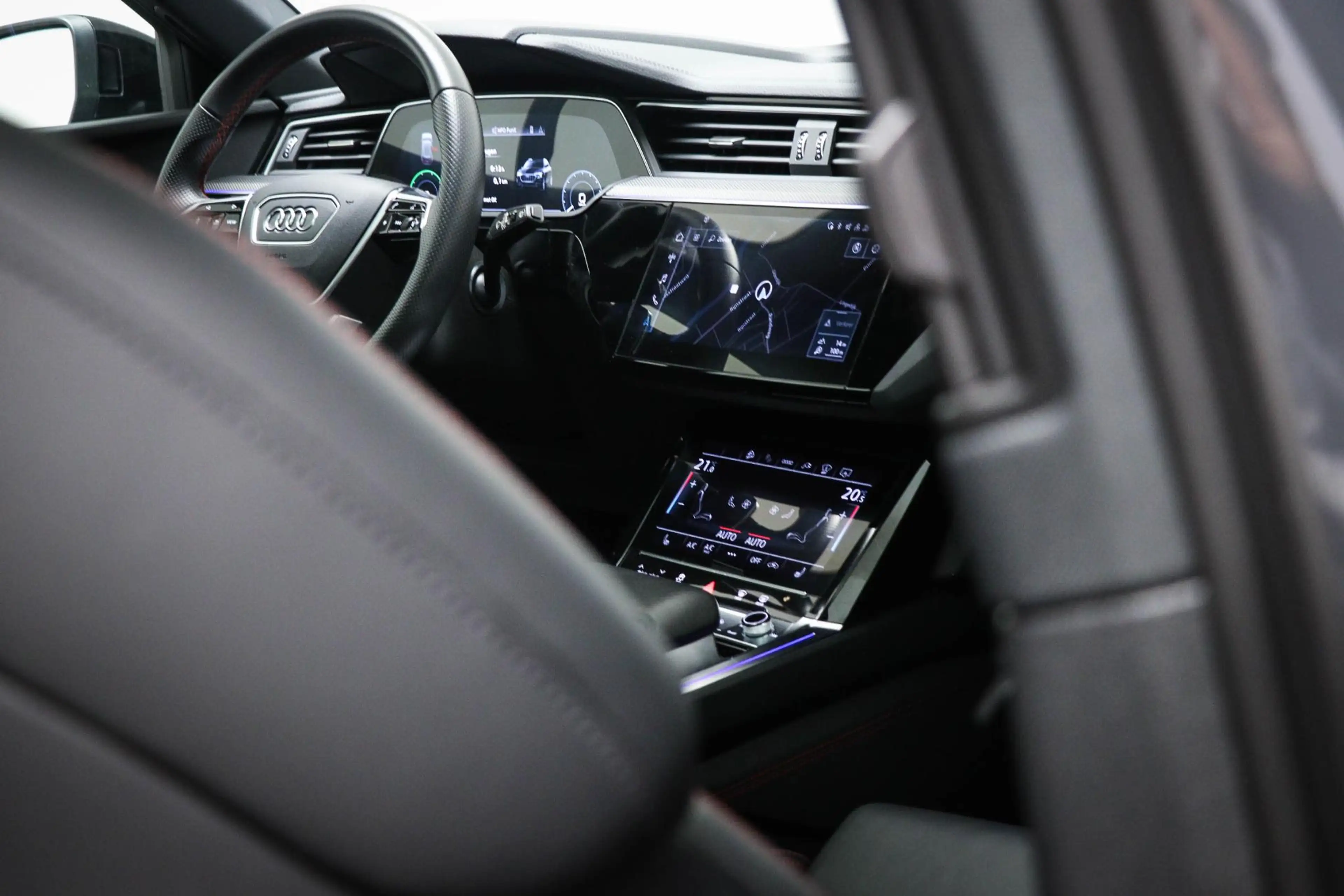 Audi Q8 e-tron 55 quattro Advanced Edition 115 kWh | PANORAMADAK — photo 17