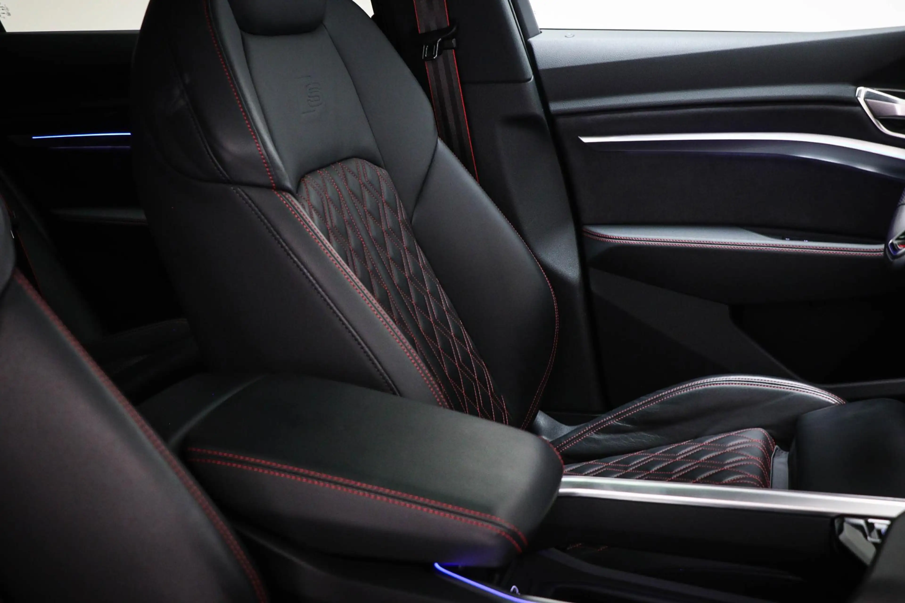 Audi Q8 e-tron 55 quattro Advanced Edition 115 kWh | PANORAMADAK — photo 14
