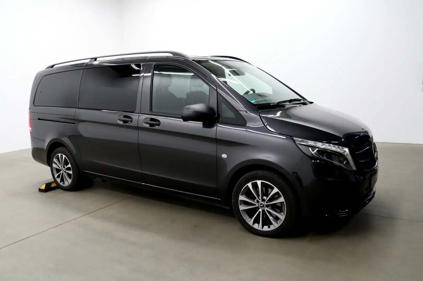 Mercedes-Benz Vito 119 CDI Tourer Pro Lang L2 LED+DynamExt+18" Grau - 2