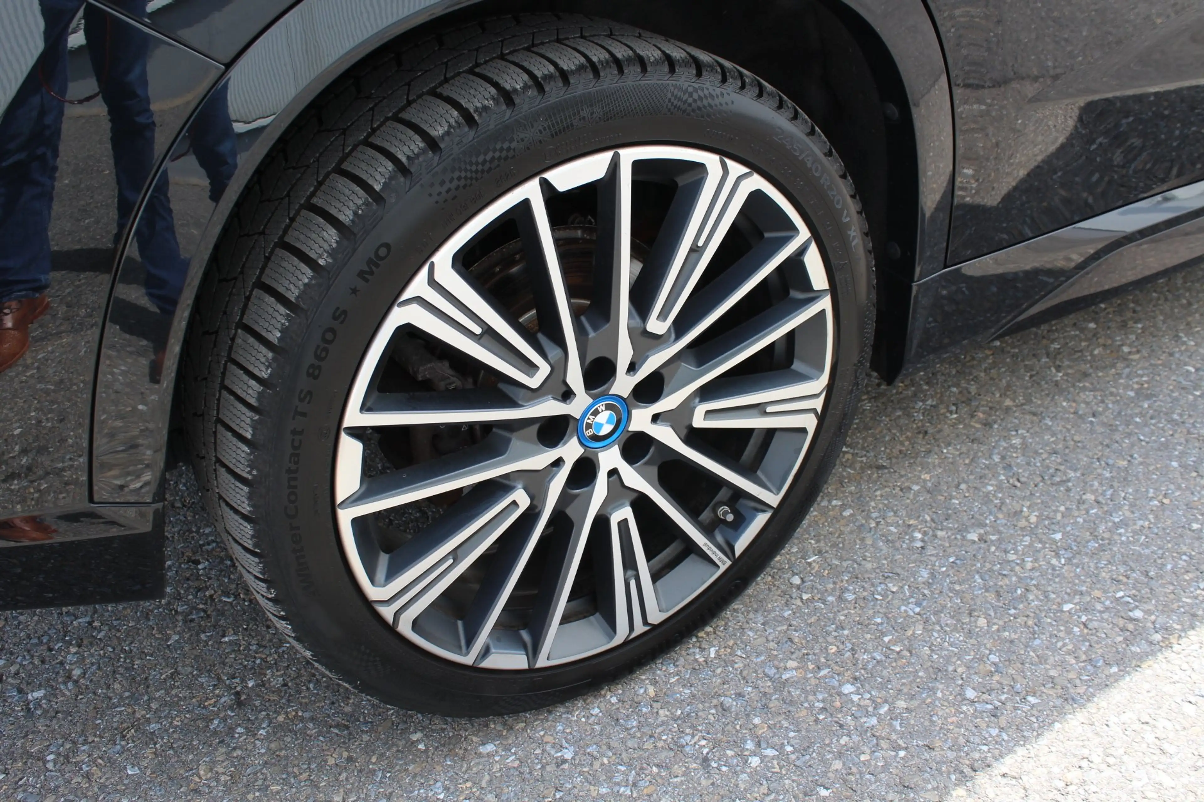 BMW iX1 xDrive30 — photo 8