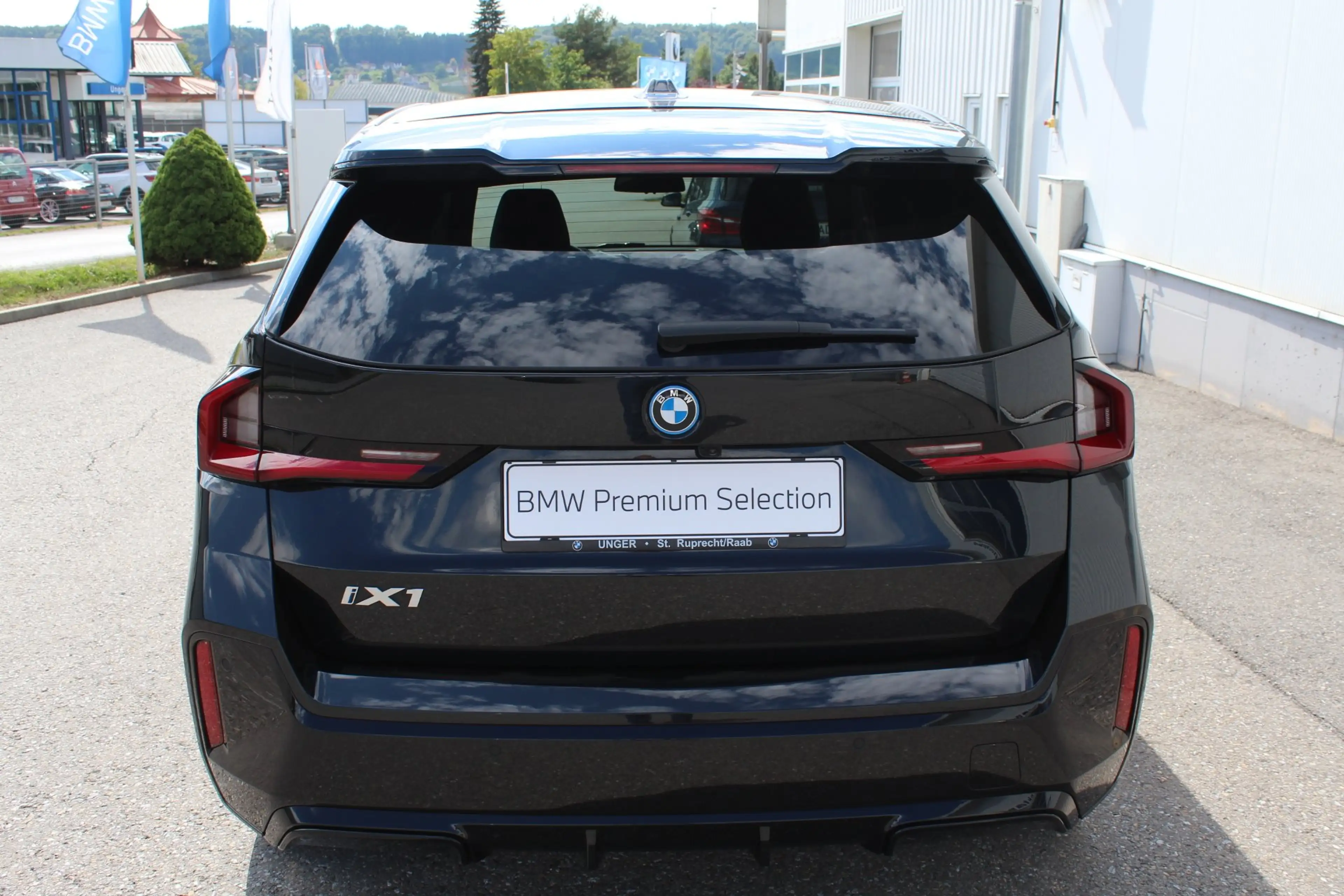 BMW iX1 xDrive30 — photo 6