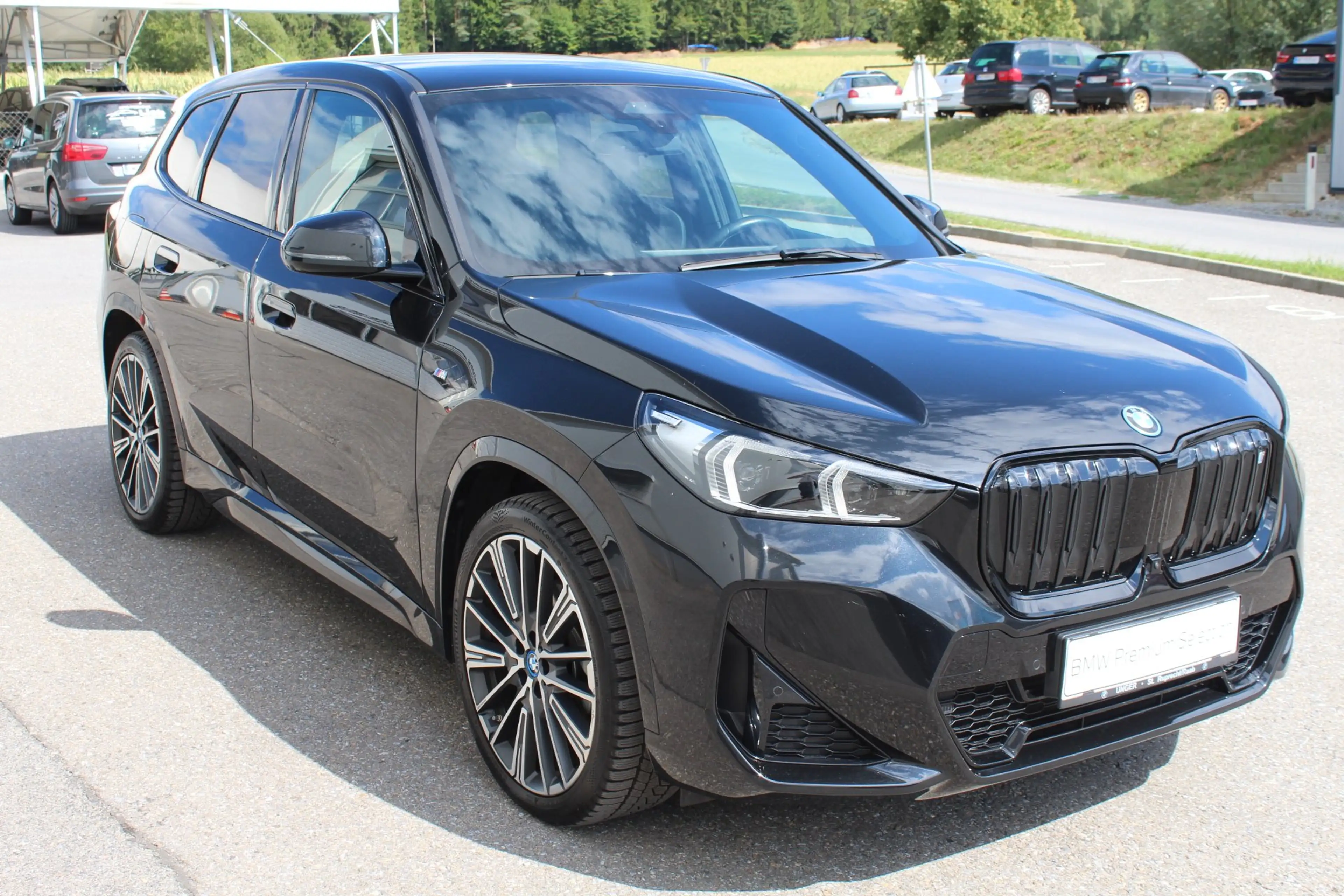 BMW iX1 xDrive30 — photo 3